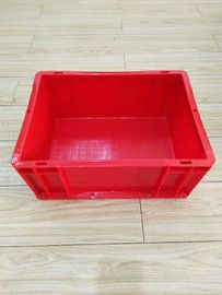 ภาชนะพลาสติกซ้อนยูโรสีแดงเวอร์จิน 400 * 300 มม. ตัวเลือกระบบคัดแยกสายพานลำเลียง